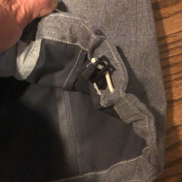 EUC The North Face 100% waterproof rain jacket - Picture 6 of 13
